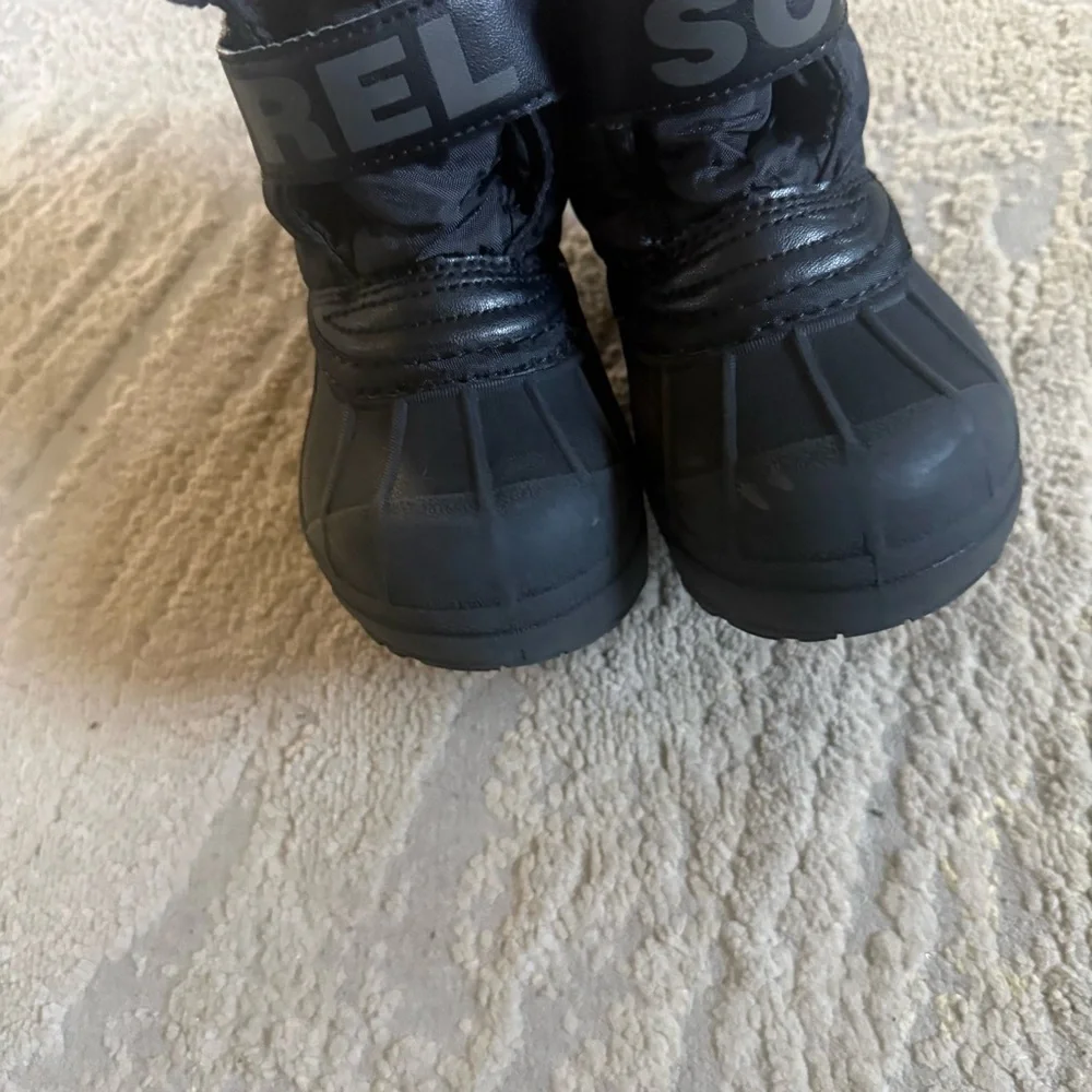 Sorel snow boots commander black faux fur pull on waterproof boys 9